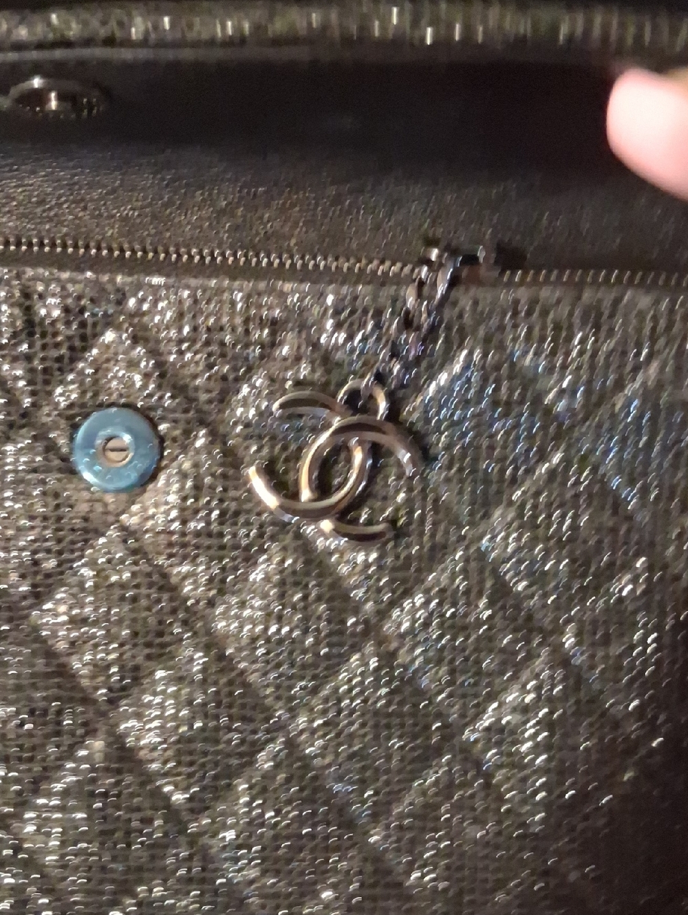 CHANEL Metallic Quilted Chain Wallet in Black-Gold - Picture 4 of 6